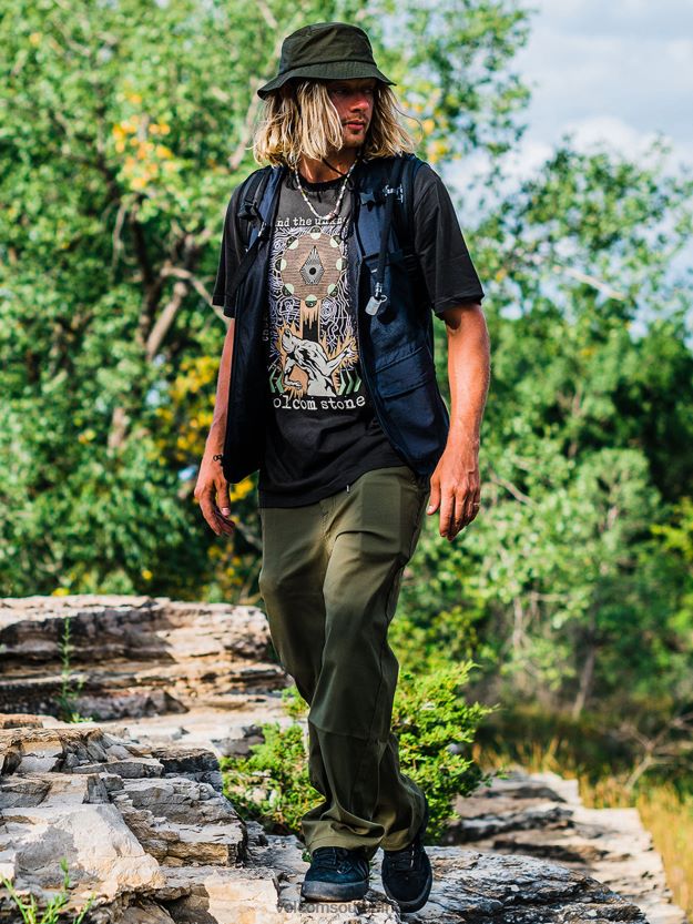 Z0ZR081 Vintage Black Men Skate Vitals Apparition Short Sleeve Tee Volcom Clothing - Image 4