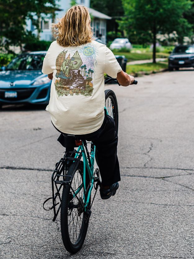 Z0ZR084 Off White Men Skate Vitals Wizard Short Sleeve Tee Volcom Clothing - Image 2