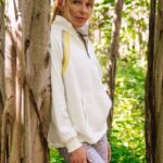 Z0ZR08853 Star White Women Stone Attack Mock Neck Pullover Sweatshirt Volcom Clothing